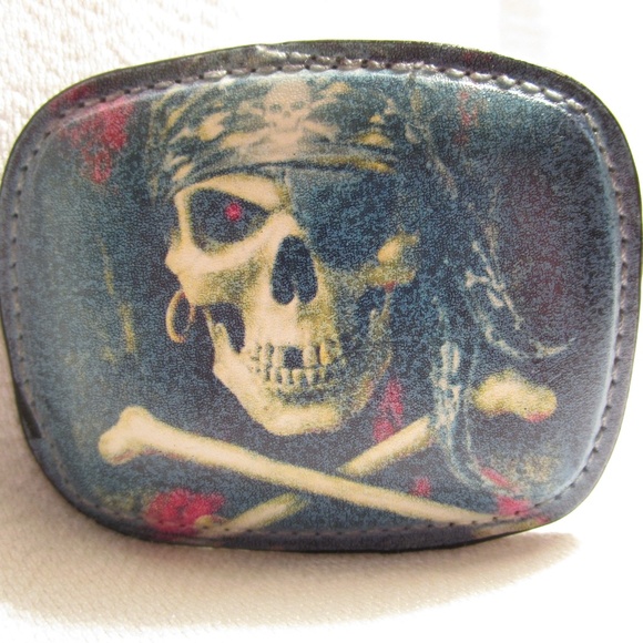 Skull & Bones Leather Belt Buckle - Picture 2 of 7